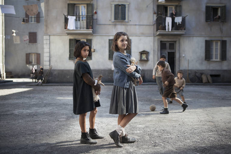 Ludovica Nasti e Elisa del Genio em cena de 'My Brilliant Friend'