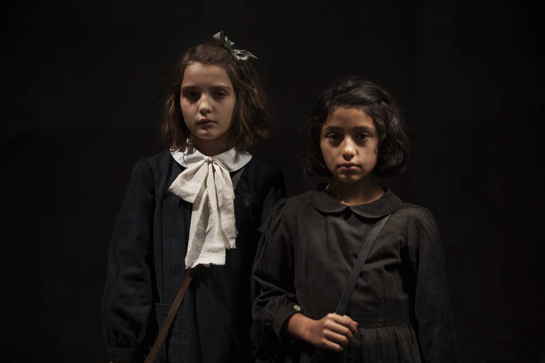 Elisa del Genio e Ludovica Nasti em cena de 'My Brilliant Friend'