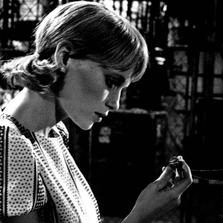 A atriz Mia Farrow em cena de 'O Bebê de Rosemary' (1968), filme de Roman Polanski