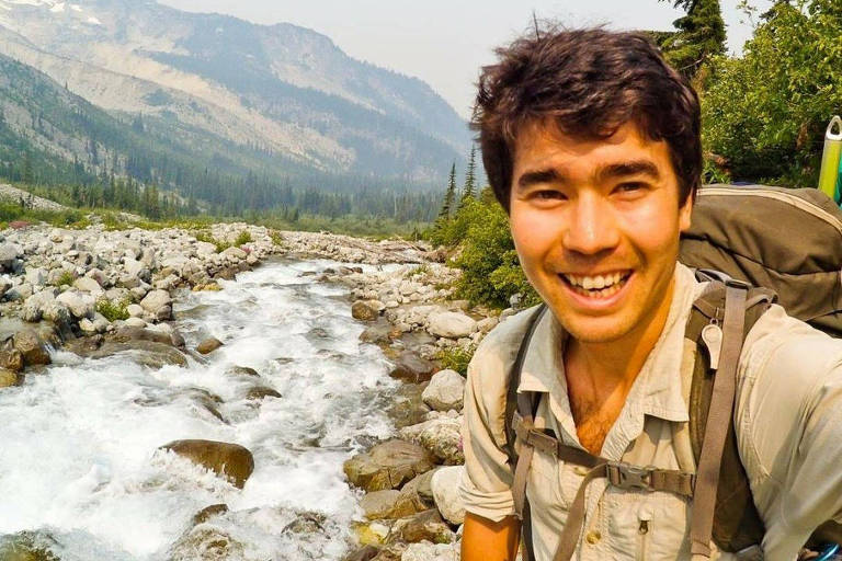 John Allen Chau, americano morto a flechadas ao tentar se aproximar da ilha   