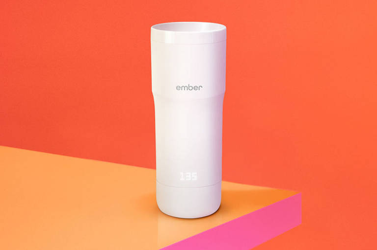 Garrafa inteligente da Ember; há alguns anos no mercado, garrafa e caneca fazem sucesso com sensores de temperatura e um aquecedor para manter cafés e chás na temperatura ideal. Os produtos são conectados ao smartphone 