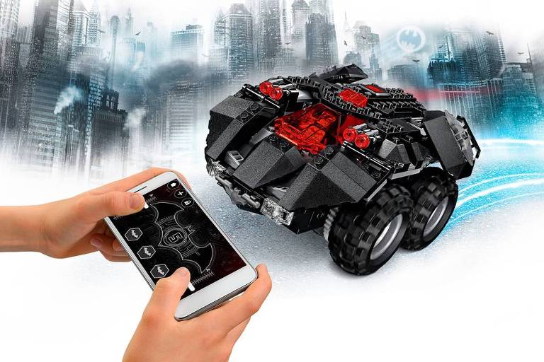 Batmobile, da Lego; depois de longa espera, apreciadores da marcar podem comandar os brinquedos que montam pelo celular 