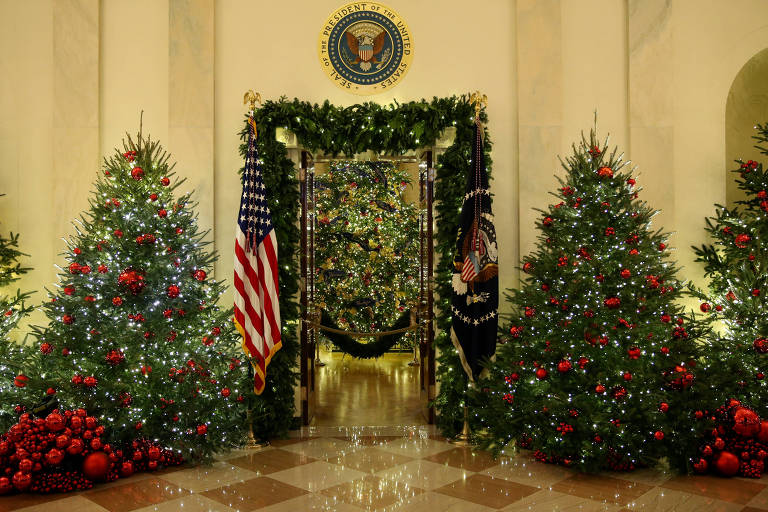 Melania Trump mostra decoração de Natal da Casa Branca com tema 'tesouros  dos EUA'; veja - 27/11/2018 - Mundo - Folha