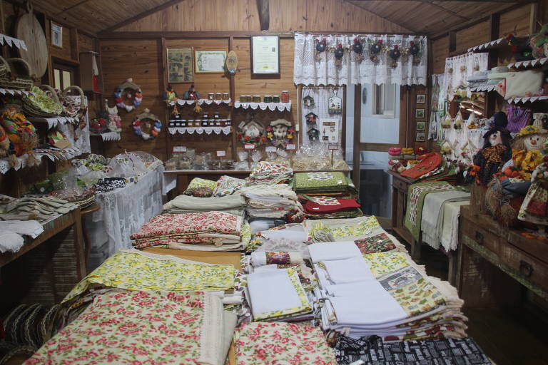 Claudia Artesanato, loja de produtos artesanais, em Venda Nova do Imigrante, no Espírito Santo; estabelecimento faz parte da rota do agroturismo da região serrana