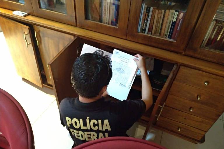 Polícia Federal apreende documentos durante Operação Escuridão, em Boa Vista (RR)