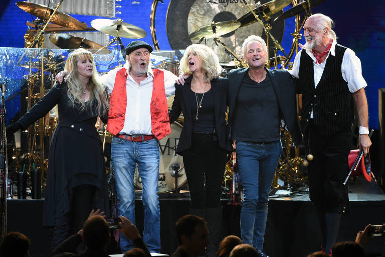 Os membros da banda Fleetwood Mac, da esq. para a dir: Stevie Nicks, John McVie, Christine McVie, Lindsey Buckingham e Mick Fleetwood