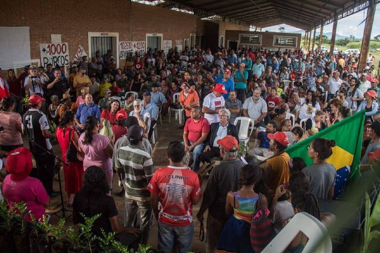 Assembleia de sem-terra para discutir situação do acampamento Quilombo Campo Grande, em Campo do Meio (MG)