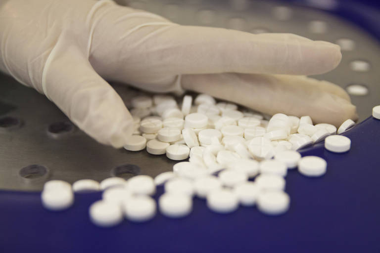 Produção de remédios do HC, onde também são fabricados placebos

