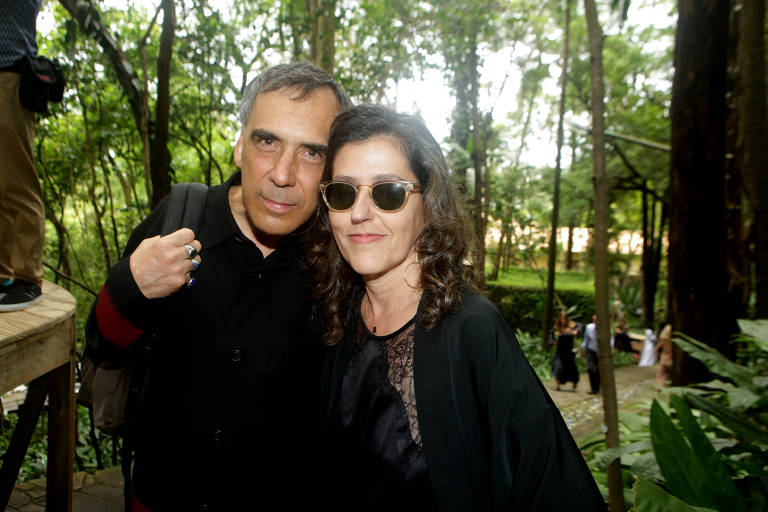 O cantor Arnaldo Antunes e a artista plastica Márcia Xavier