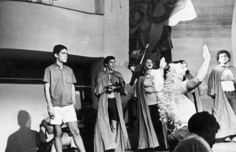 Chico Buarque, então com 23 anos, durante ensaio de "Roda Viva", em 1968