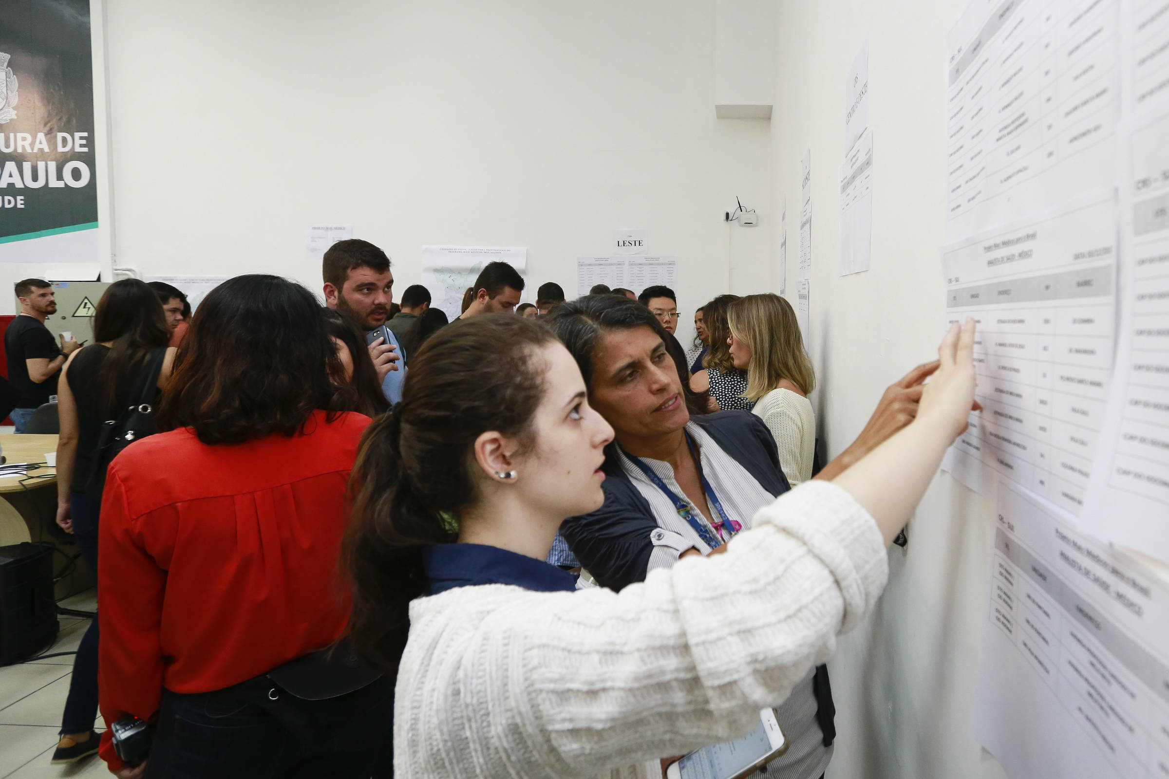 Em 3 meses, Mais Médicos tem 1.052 desistências após saída de cubanos