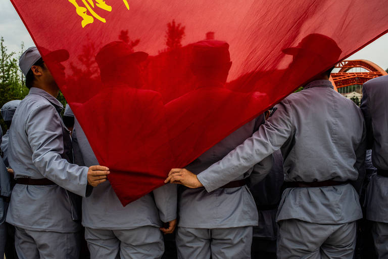 Para se tornar potência, China ignora regras e une abertura com repressão