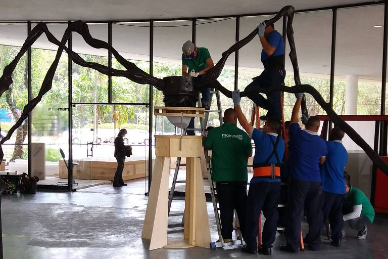 Escultura 'Aranha', de Louise Bourgeois, é desmontada no MAM antes de viajar pelo país