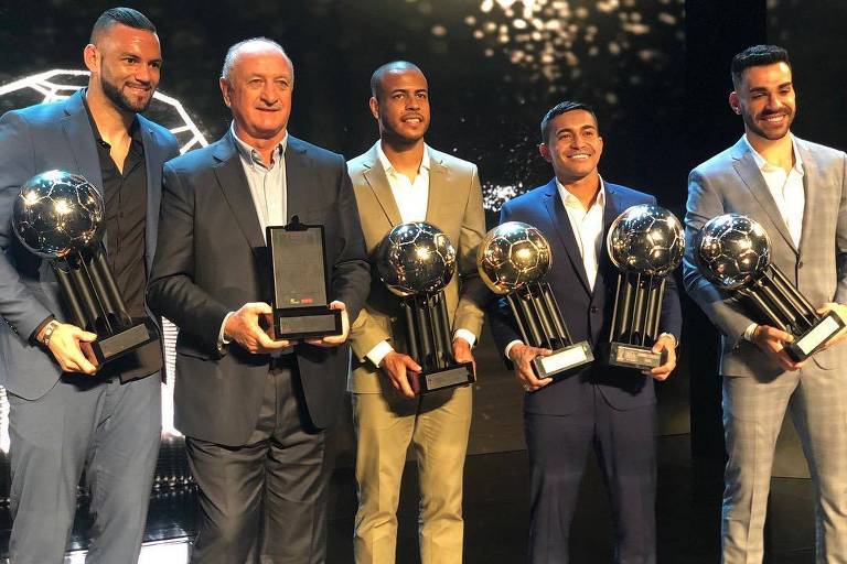 Da esquerda para a direita: Weverton, Felipão, Mayke, Dudu e Bruno, todos do Palmeiras, durante premiação do 49º Prêmio Bola de Prata