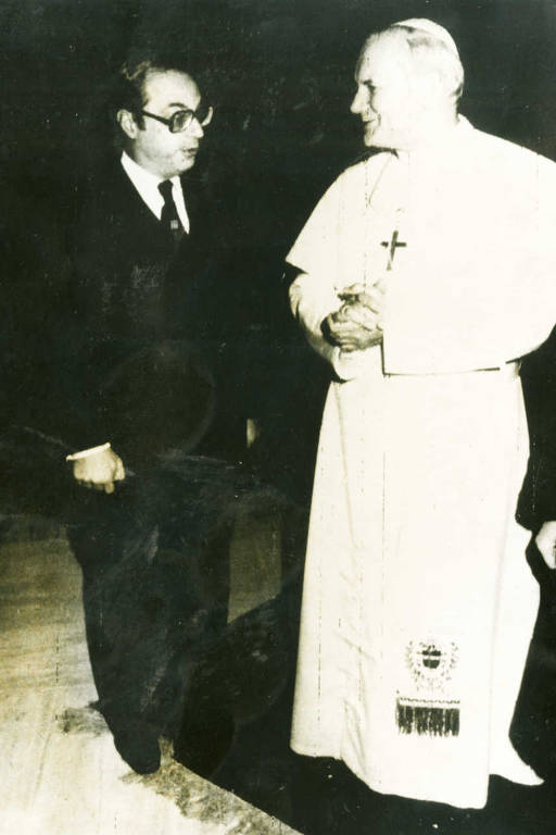 Paulo Maluf e o papa João Paulo 2º durante a primeira visita do líder católico ao Brasil, em 1980
