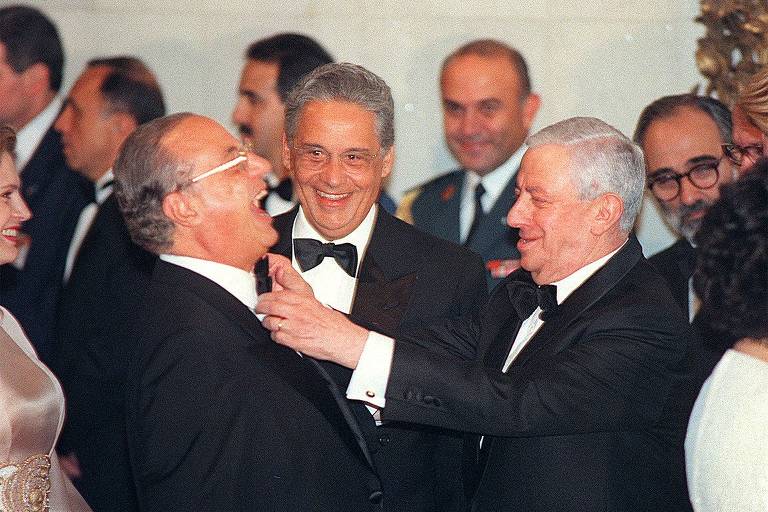 Paulo Maluf ri com o então presidente do Líbano, Elias Hraoui, em visita deste ao Brasil, com o presidente Fernando Henrique Cardoso, em Brasília
