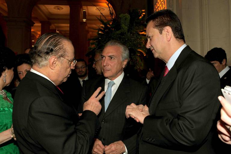 Em ato na Sala São Paulo para comemorar seu aniversário, Paulo Maluf conversa com Michel Temer e Gilberto Kassab