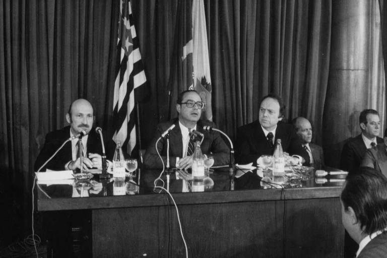 O governador Paulo Maluf (ao centro) e o vice, José Maria Marin (à dir.), durante discurso