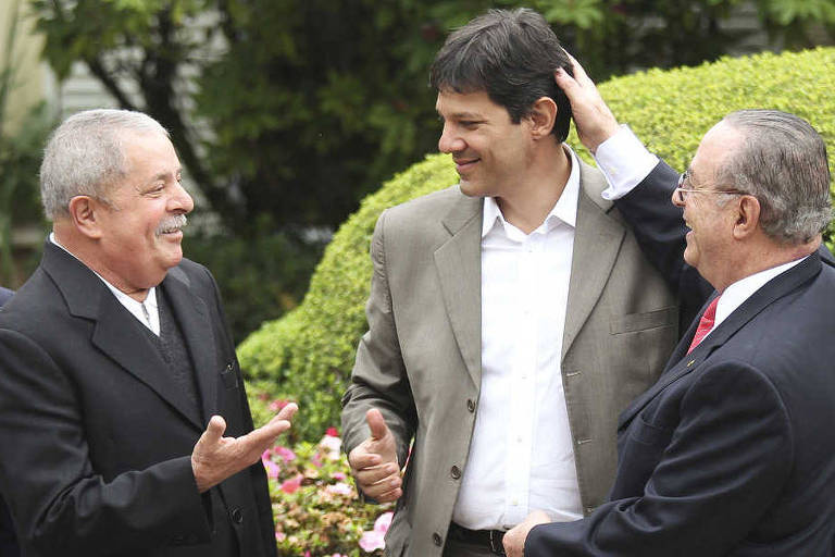 O ex-presidente Lula, Fernando Haddad, então pré-candidato à prefeitura de São Paulo e Paulo Maluf em encontro na casa do pepista que selou o apoio deste à candidatura do PT