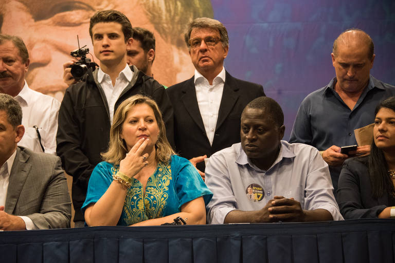 Joice Hasselmann (PSL-SP) foi eleita deputada federal com mais de 1 milhão de votos e ajudou o PSL a ser a 2ª maior bancada da Câmara, ao lado de Eduardo Bolsonaro e Alexandre Frota, contudo possui divergências com os colegas de sigla.