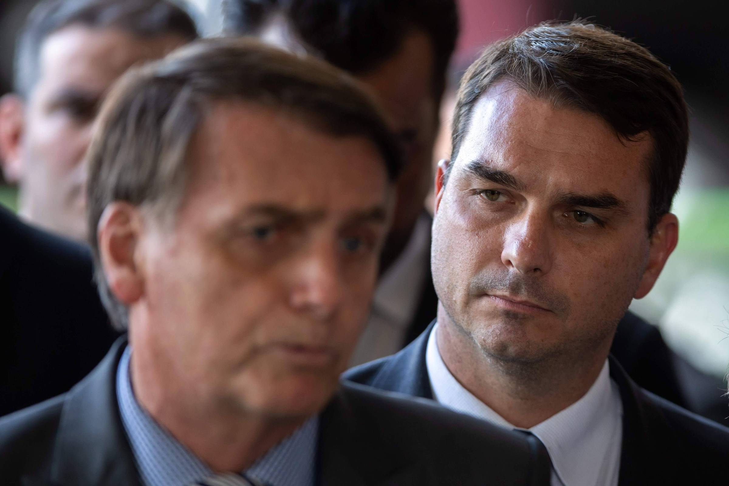 Fora Da Agenda, Advogado De Flávio Se Encontra Com Bolsonaro No ...