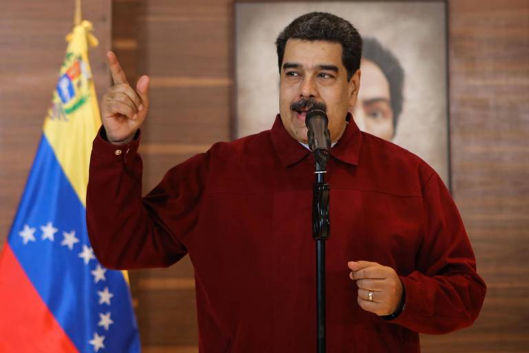 Nicolás Maduro discursa na chegada à capital russa, onde participou de encontro para discutir preços do petróleo