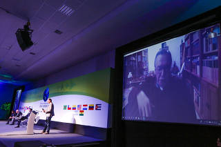 O escritor e jornalista Olavo de Carvalho durante participação por meio de videoconferência no encontro da Cúpula Conservadora das Américas em Foz do Iguaçu (PR)
