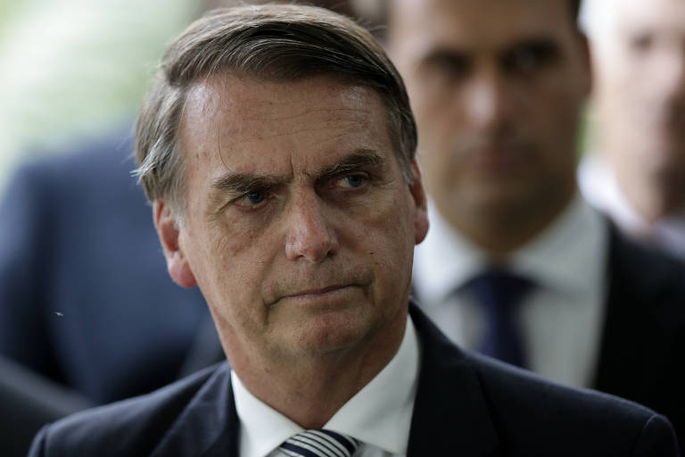 O presidente eleito Jair Bolsonaro, ao deixar o CCBB, sede do governo de transição