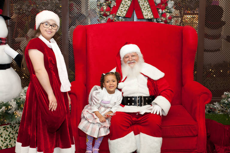 Beatriz Siléo, que conseguiu seu primeiro trabalho remunerado no Natal de 2018, como assistente de Papai Noel