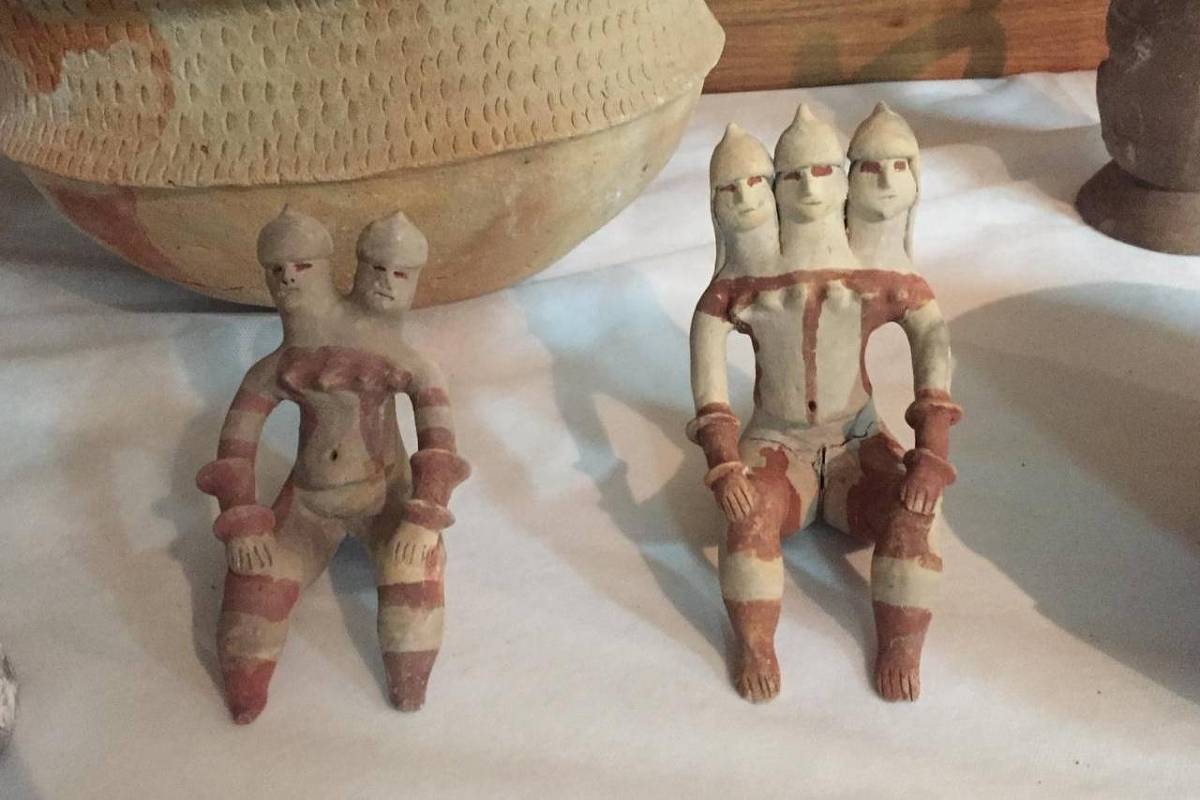 Resultado de imagem para Mais de 1.500 itens são achados sob escombros do Museu Nacional do Rio