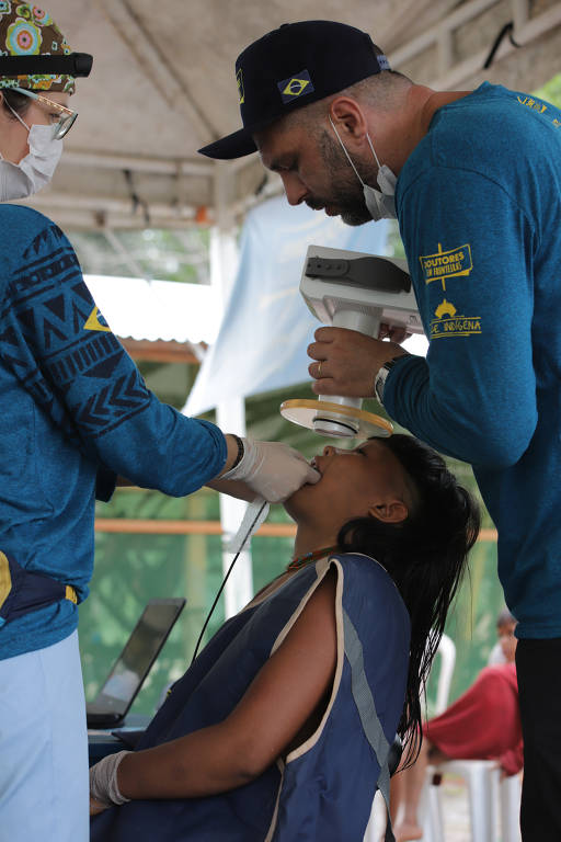 A ação de tratamento foi realizada na área da base da Funai na terra indígena e envolveu a preparação de um gabinete odontológico completo e um acampamento provisório para os pacientes e suas famílias (123 índios no total).