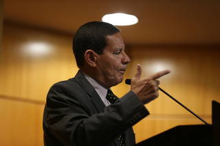 General Mourão, vice do Bolsonaro, participa de debate no Secovi-SP