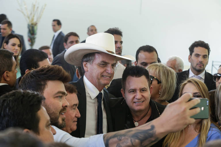O presidente eleito, Jair Bolsonaro, durante almoço com cantores sertanejos