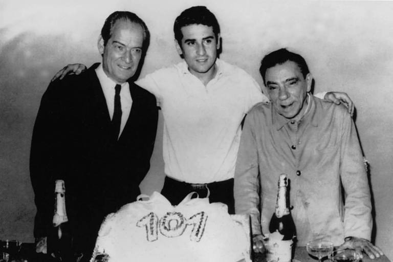 Lauro Cesar Muniz em 1967 entre Rodolfo Mayer e Procopio Ferreira - Foro: Reprodução 