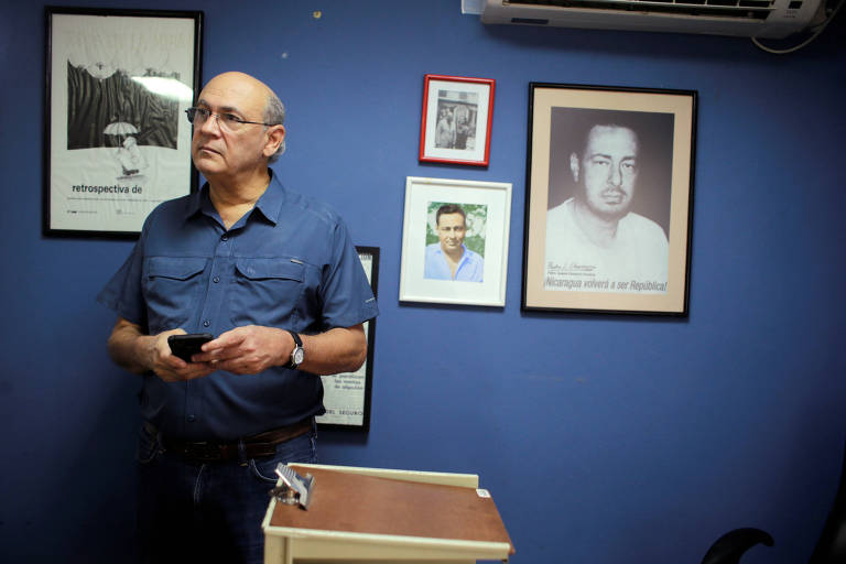 O jornalista Carlos Fernando Chamorro, crítico do regime de Daniel Ortega, em seu escritório em Manágua, na Nicarágua