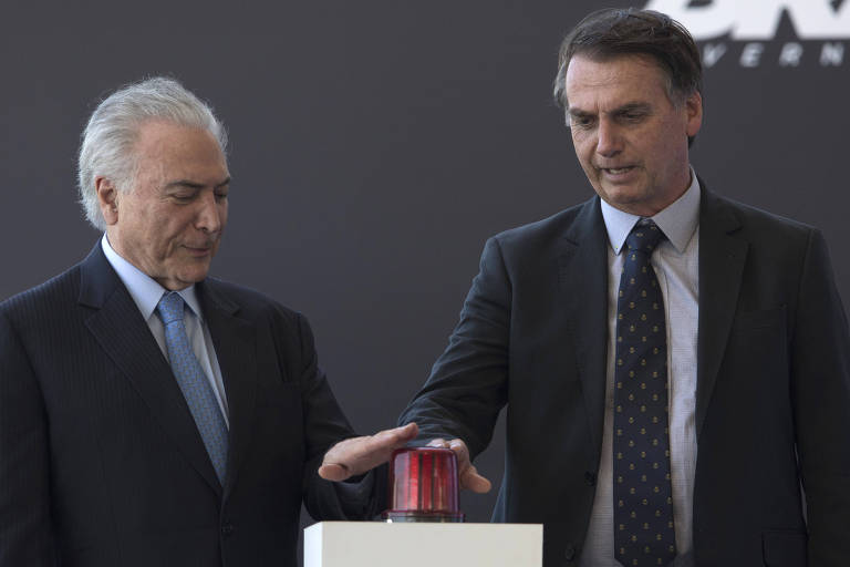 O presidente eleito, Jair Bolsonaro e o presidente Michel Temer lançam juntos o submarino Riachuelo no Complexo Naval de Itaguaí (RJ)