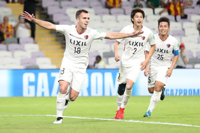 O brasileiro Serginho comemora seu gol, o da virada do Kashima Antlers sobre o Chivas (MEX)