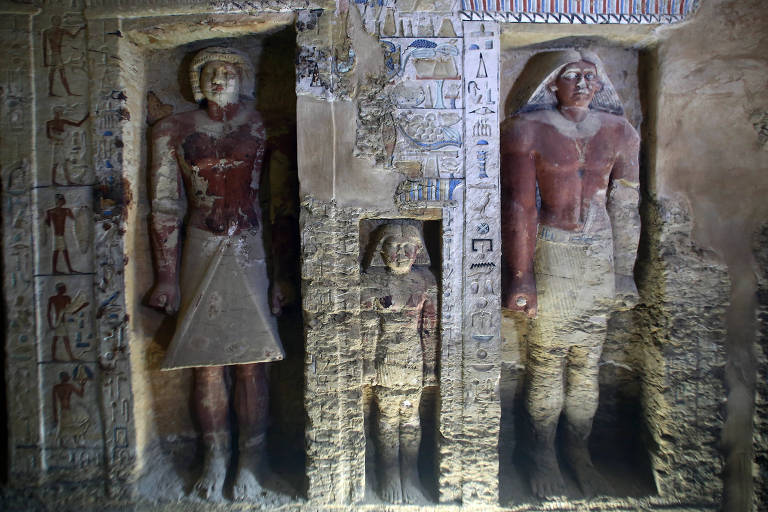 Escultura na tumba encontrada em Necrópole de Saqqara, perto das pirâmides de Gizé. 
