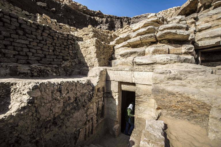 Entrada da tumba, que pertenceu ao sacerdote Wahtye, que atuou na quinta dinastia, a 30 km da cidade do Cairo.