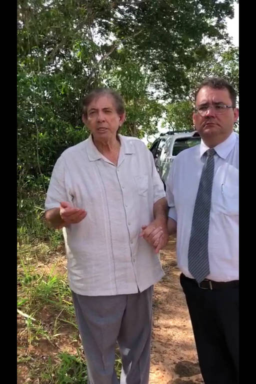 Exato momento em que o médium João de Deus se entregou à polícia neste domingo (16), por volta das 16h30, nas proximidades de Abadiânia, região central de Goiás; ele foi levado para uma delegacia, suspeito de praticar abusos sexuais durante tratamentos espirituais