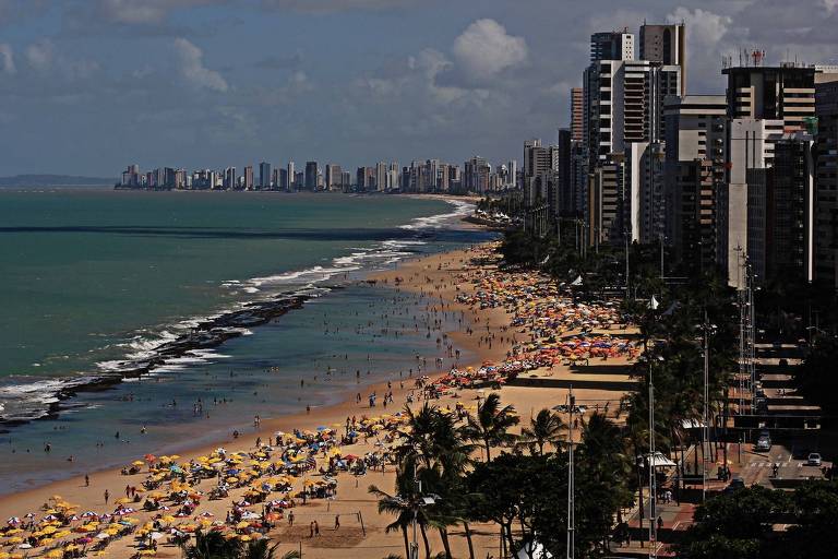 Praia de Boa Viagem, no Recife, a mais famosa da cidade, teve classificação regular  o ano todo
