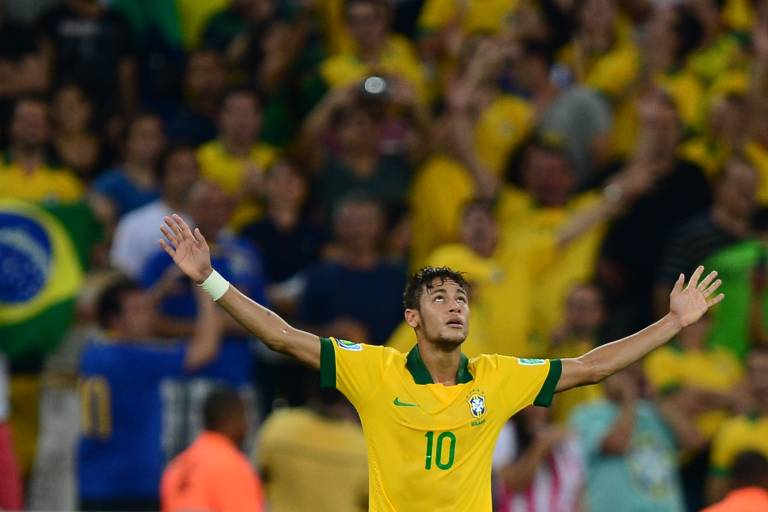 Neymar comemora contra a Espanha na final da Copa das Confederações de 2013, última vez que a seleção brasileira jogou no Maracanã
