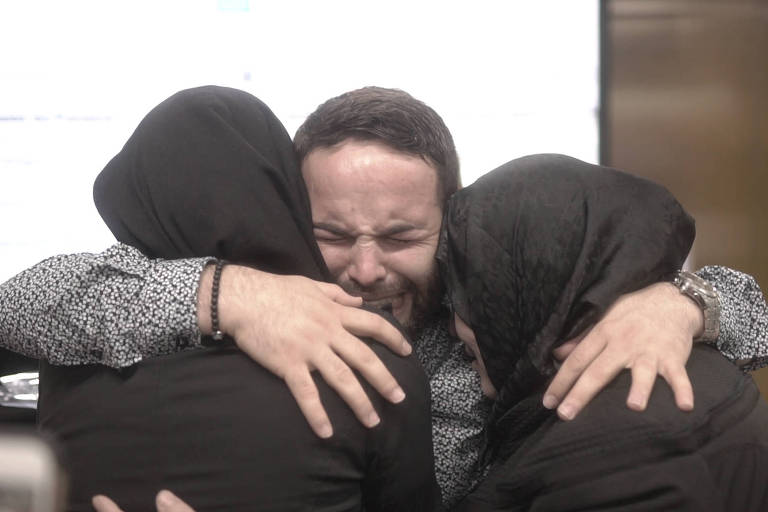 Sírio reencontra mãe e irmã no Brasil