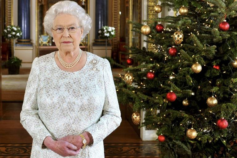 A rainha Elizabeth 2ª, durante a gravação da mensagem de Natal, em 2012, no Palácio de Buckingham 