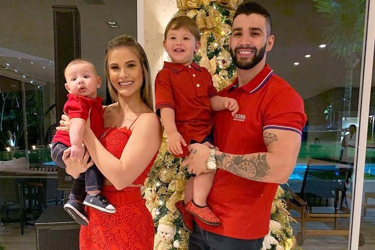 Andressa Suita com o marido, Gusttavo Lima, e os filhos no Natal de 2018