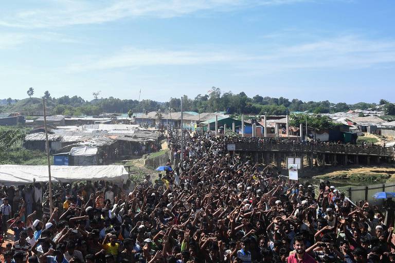 Protesto de rohingyas no campo de refugiados de Unchiprang; em outubro, os governos de Mianmar e Bangladesh anunciaram um acordo para que o primeiro repatrie os refugiados