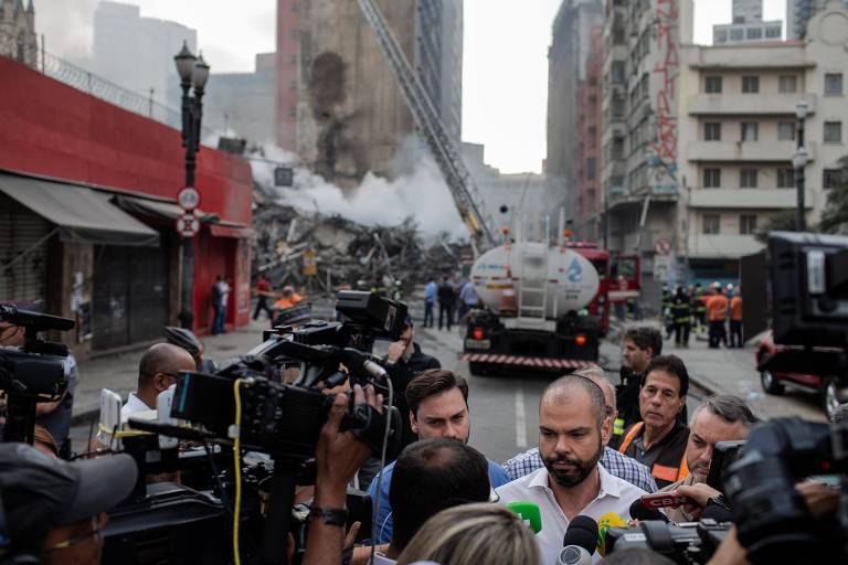 Em maio, enfrentou sua primeira grande crise: o desabamento de um edifício no largo do Paissandu, no centro de SP