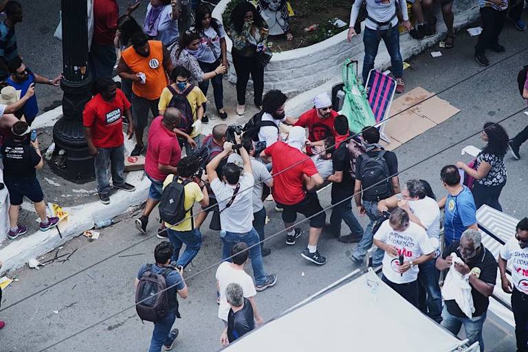 Tumulto entre manifestantes e guardas na reforma da previdência de SP