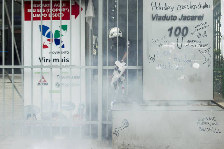 Tumulto entre manifestantes e guardas na reforma da previdência de SP