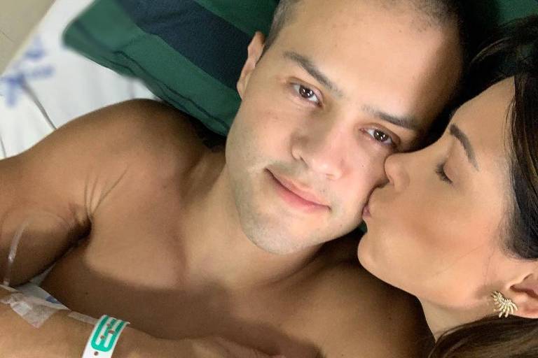 Bella Falconi e o marido, Ricardo Maguila, passam Natal no hospital